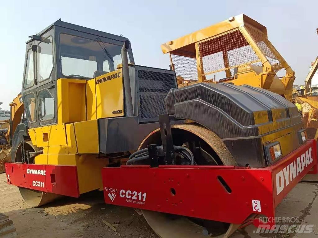 Dynapac CC 211 Двойни барабанни ролки
