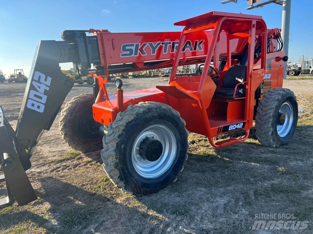 SkyTrak 8042 Телескопични товарачи