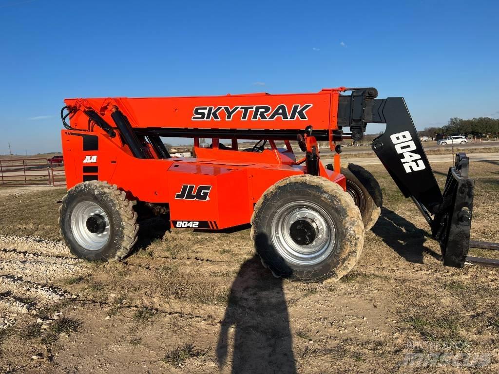 SkyTrak 8042 Телескопични товарачи