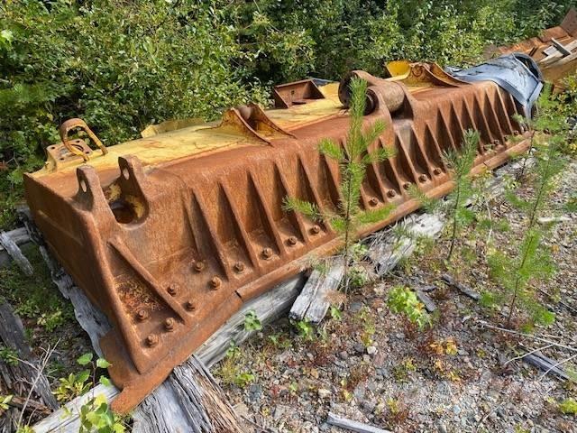Komatsu D 155 AX Остриета