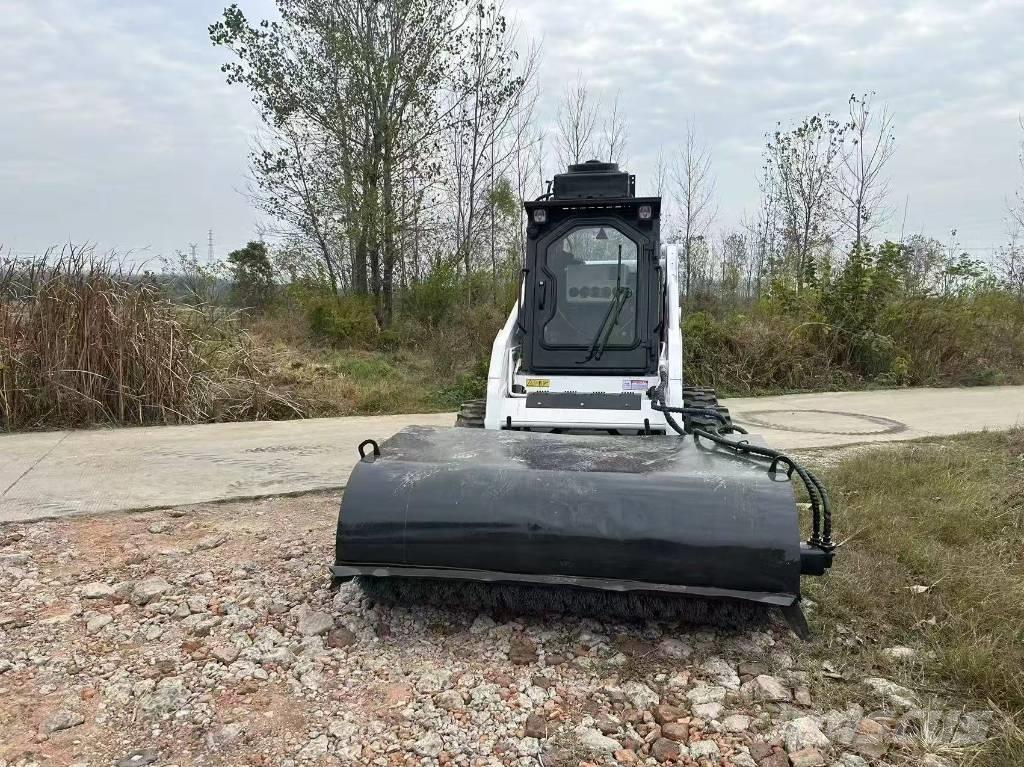 Bobcat S 130 Мини товарачи
