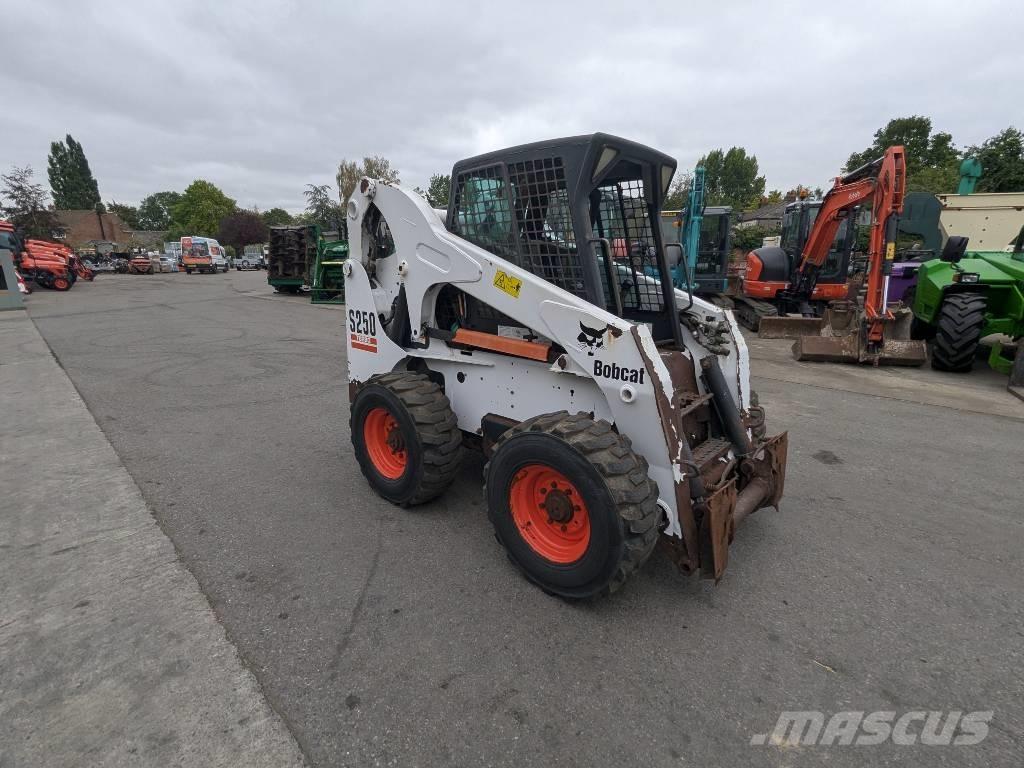 Bobcat S 250 Мини товарачи
