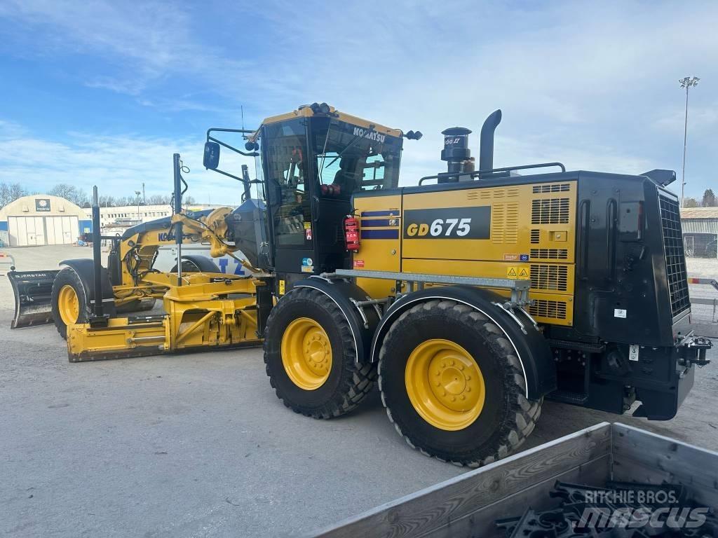Komatsu GD675-7E0 Грейдери
