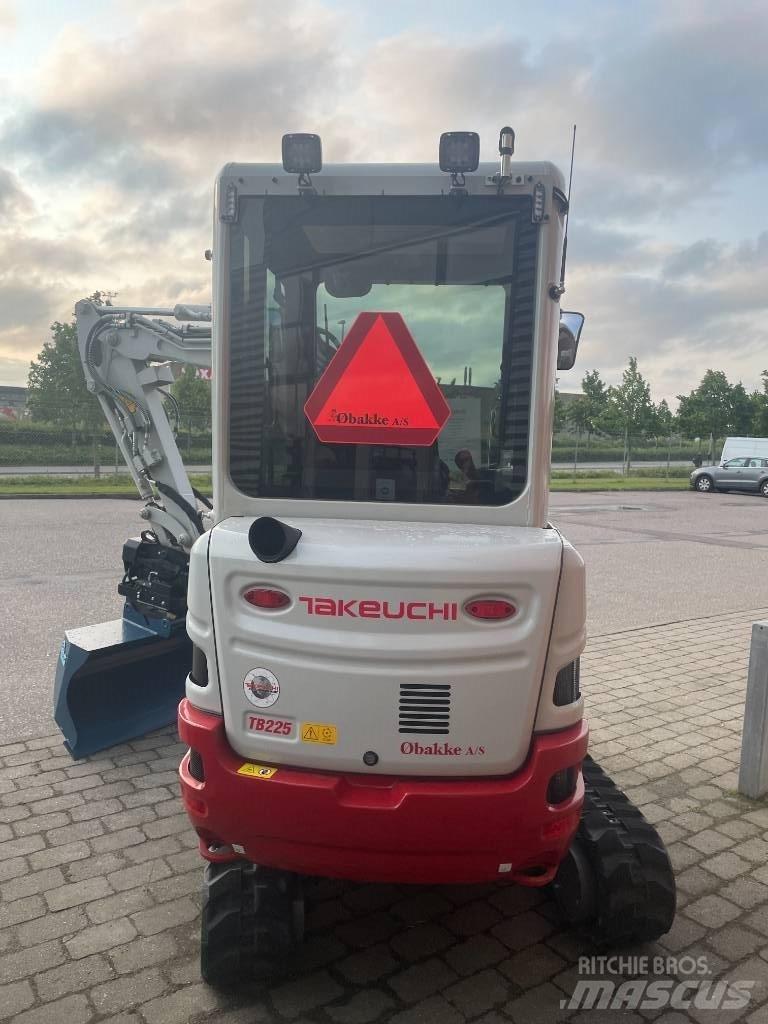 Takeuchi TB 225 Мини екскаватори < 7 т