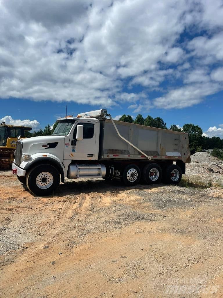 Peterbilt Dump Truck Самосвал
