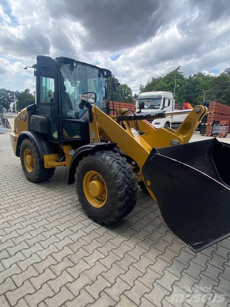 CAT 906 Колесни товарачи