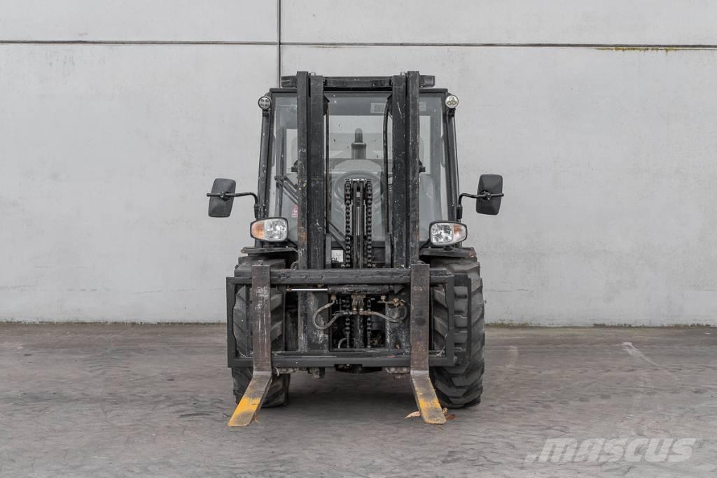 Manitou MC 30-4 Дизелови камиони