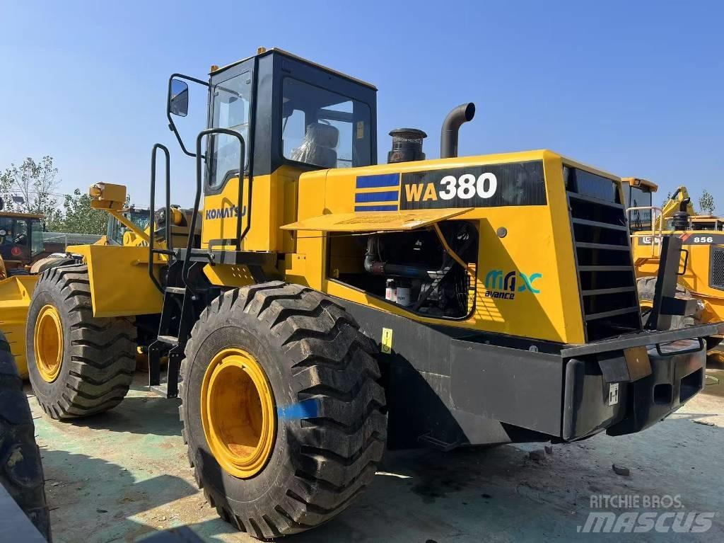 Komatsu WA 380 Колесни товарачи