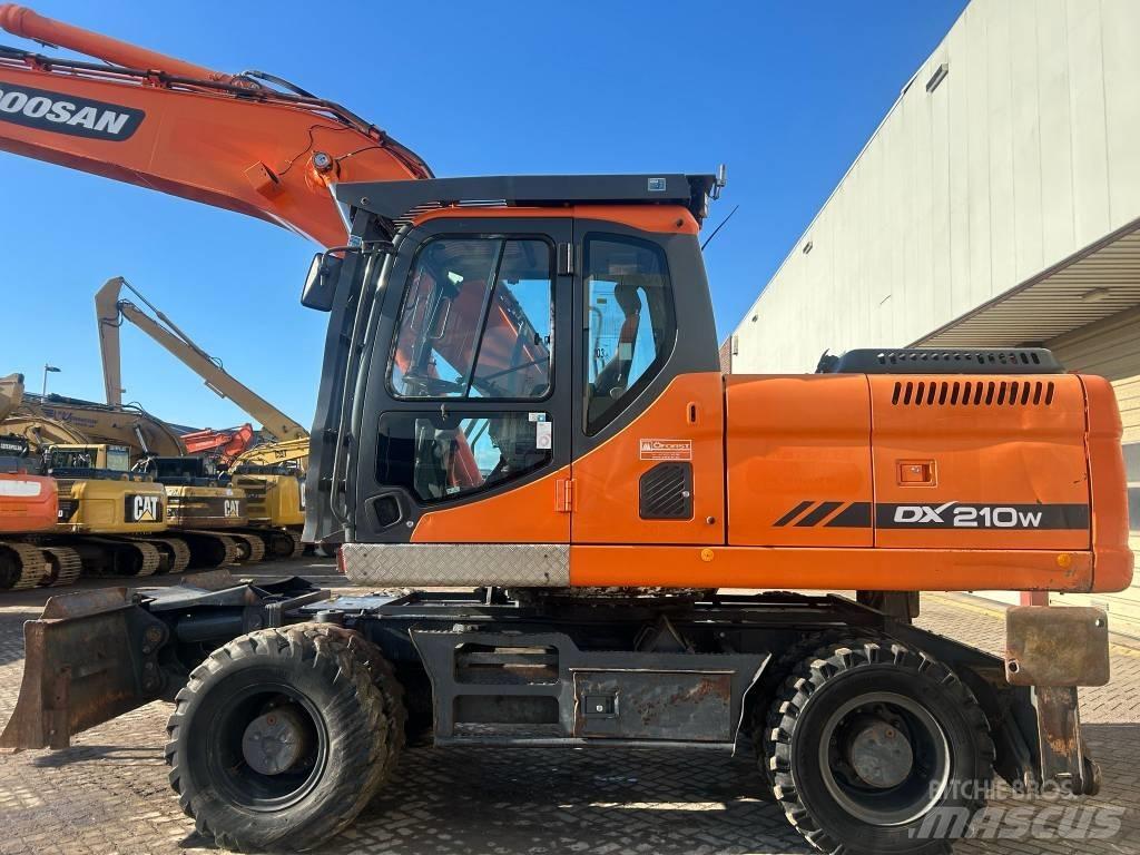 Doosan DX 210 W Колесни екскаватори