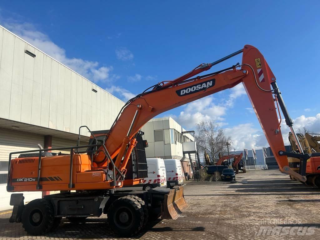 Doosan DX 210 W Колесни екскаватори