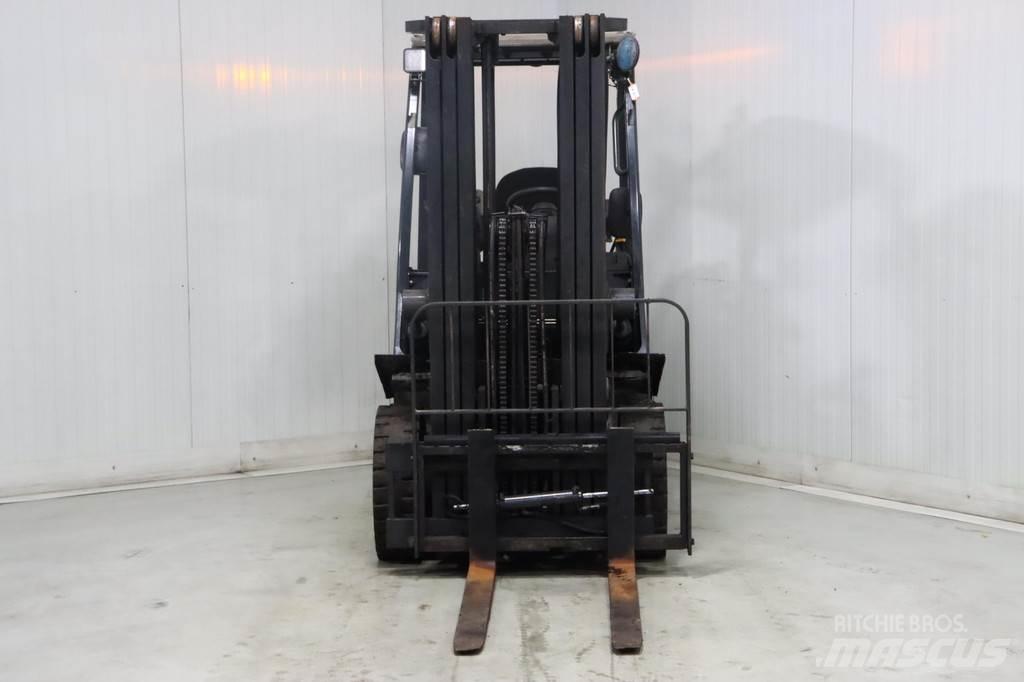 Nissan U1D2A20LQ Камиони с АГУ