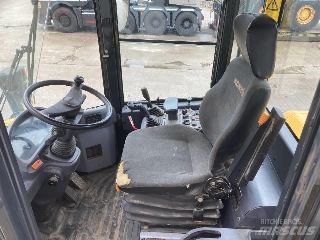 Komatsu WA 250 Колесни товарачи
