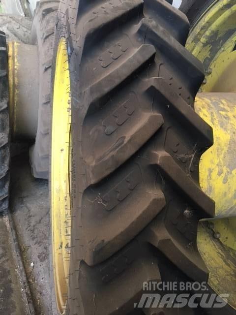John Deere 6820 Колелета/Гуми