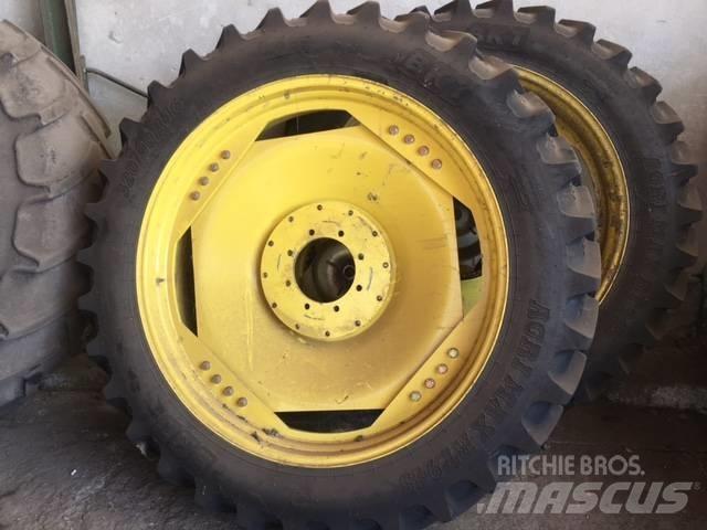 John Deere 6820 Колелета/Гуми