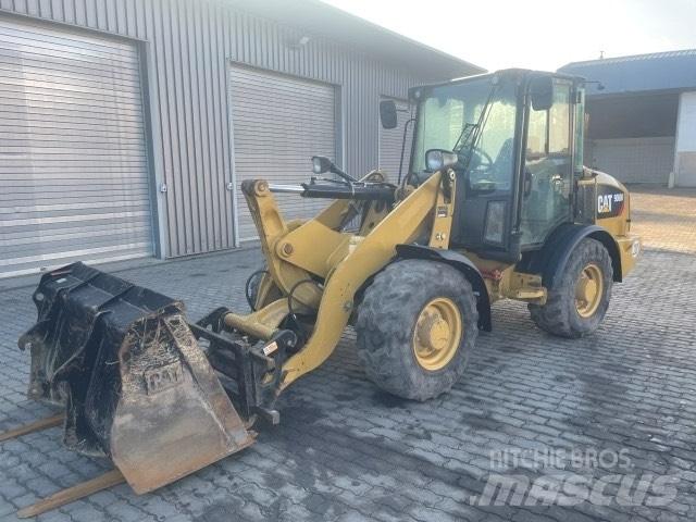 CAT 906 Колесни товарачи