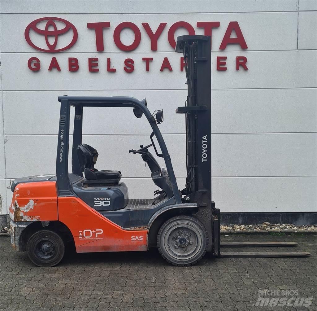Toyota 02-8FDF30 Дизелови камиони