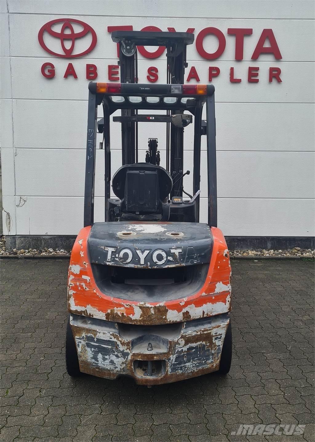 Toyota 02-8FDF30 Дизелови камиони