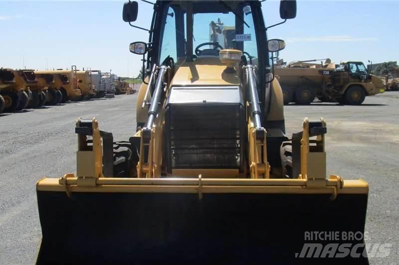 CAT 428F Товарач със заден ексватор