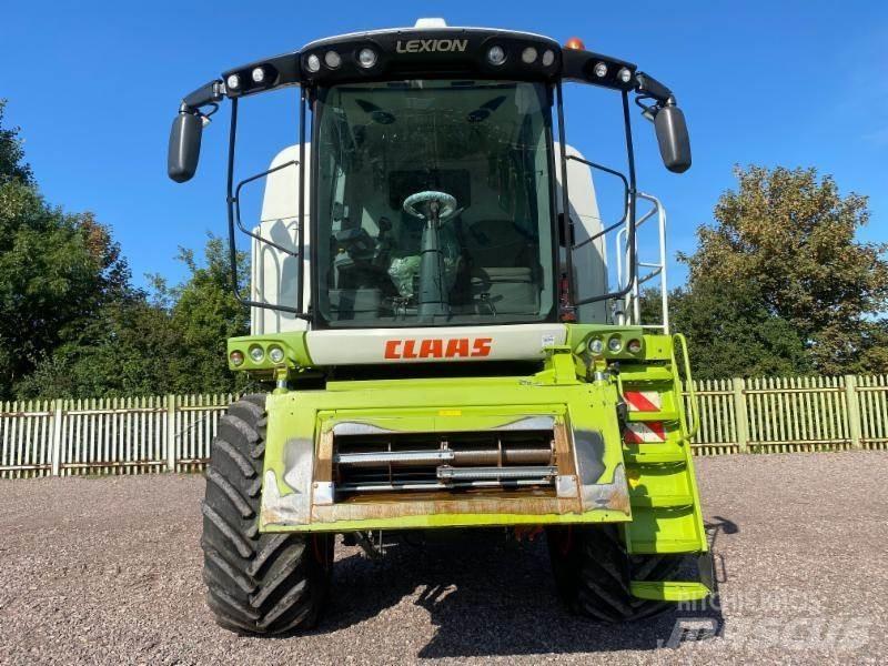 CLAAS LEXION 740 Комбайни