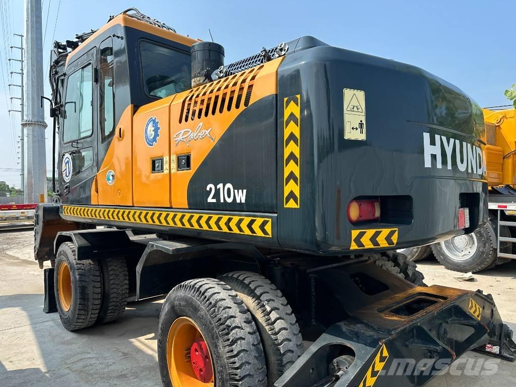 Hyundai 210W-9 Колесни екскаватори