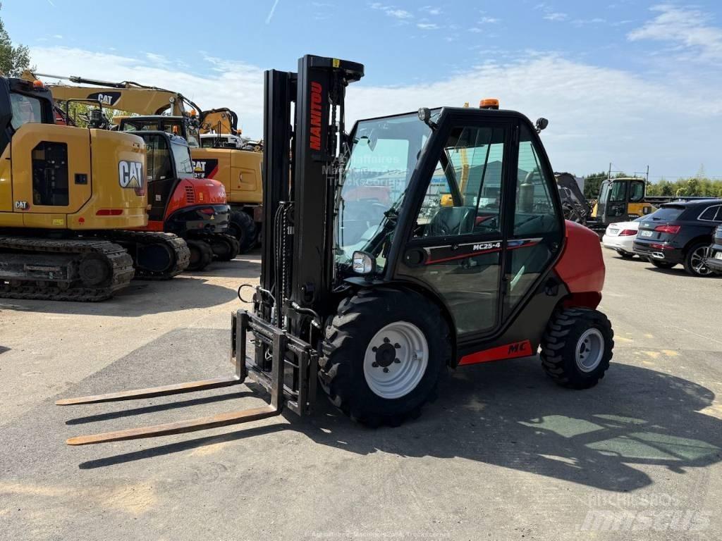 Manitou MC 25 Камиони за херавни местности