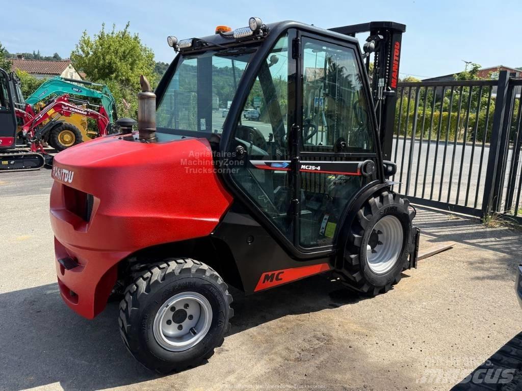 Manitou MC 25 Камиони за херавни местности