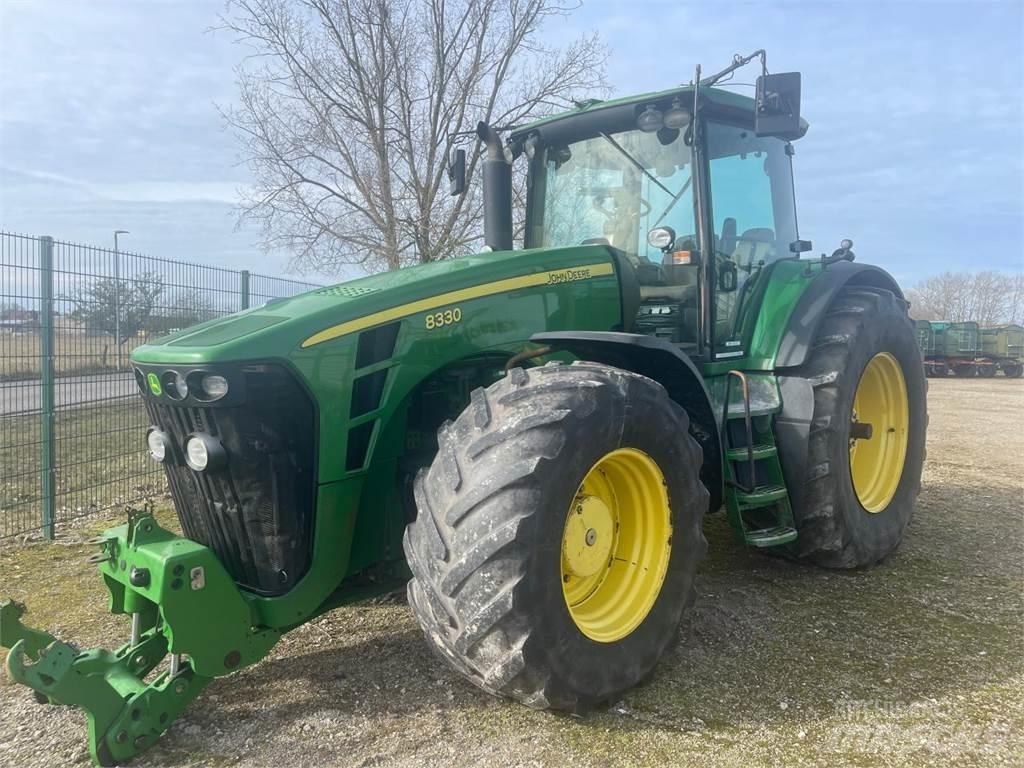 John Deere 8330 Трактори