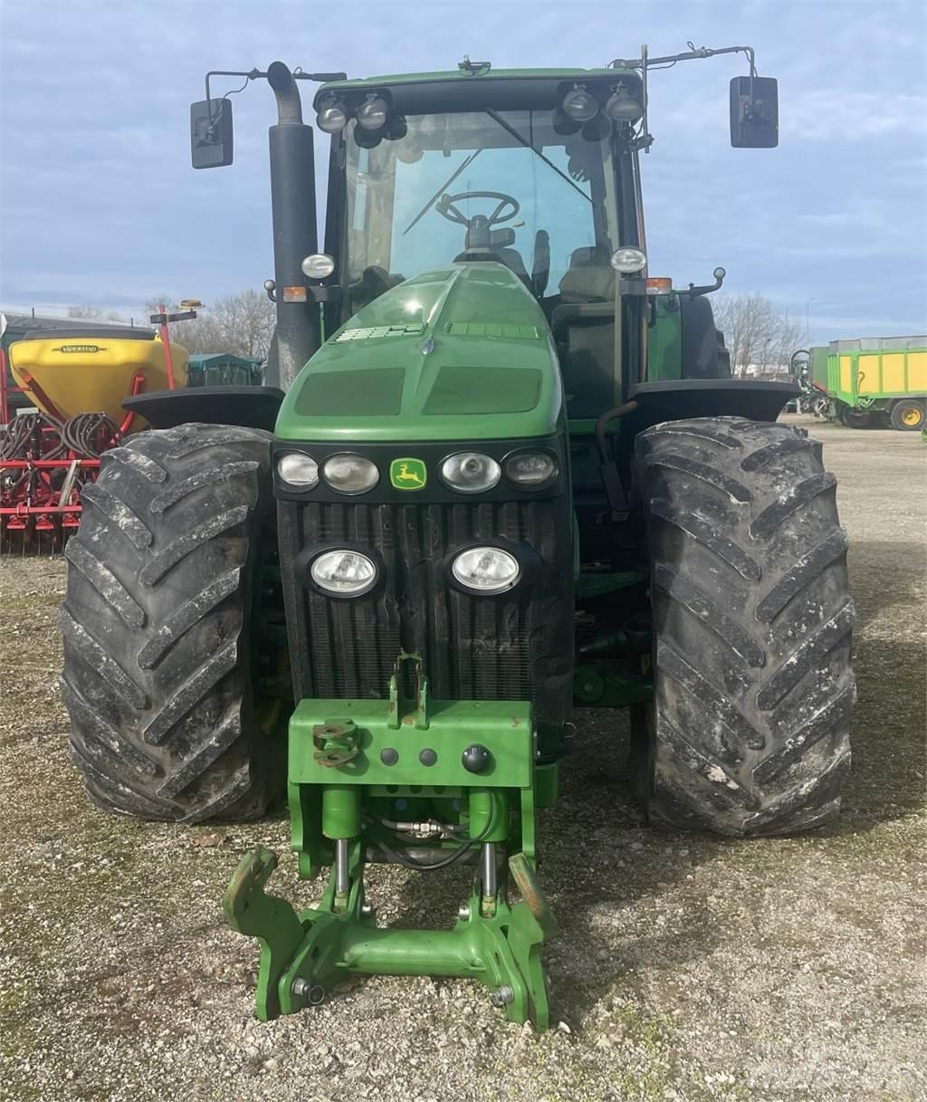 John Deere 8330 Трактори