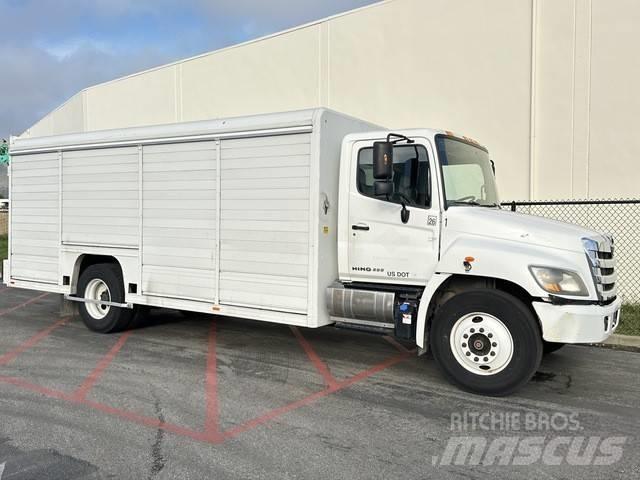 Hino 338 Товарни камиони за напитки