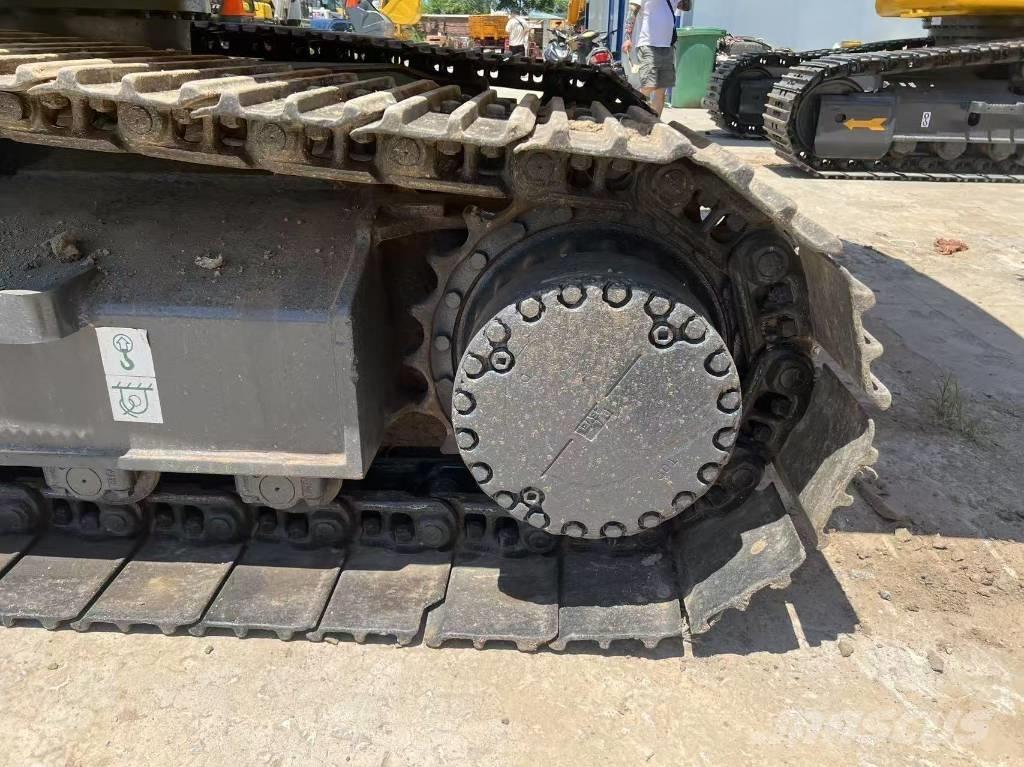 Komatsu 220 Верижен екскаватор