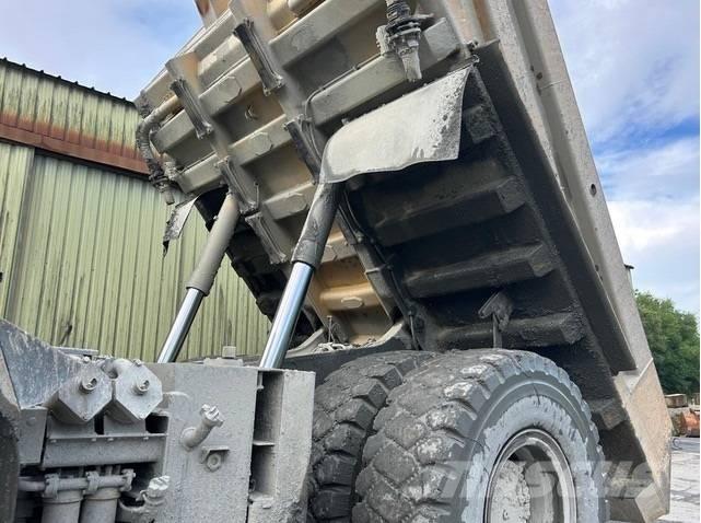 Komatsu HD605-7 Твърди самосвали
