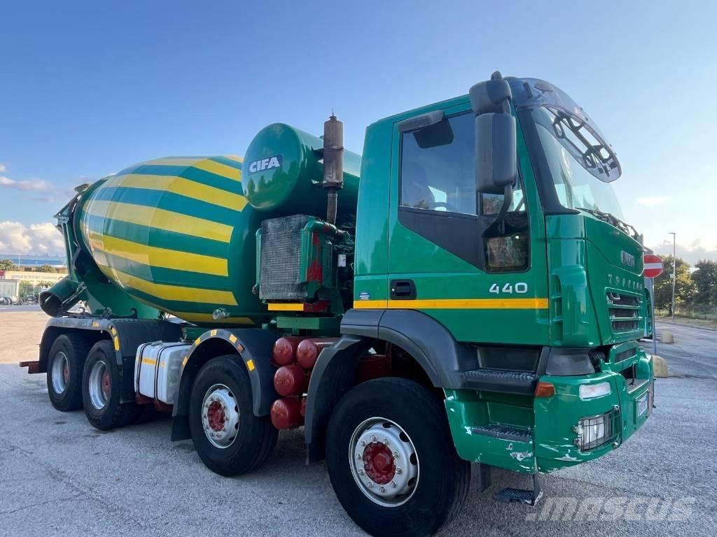 Iveco Trakker 440 Автобетоновози
