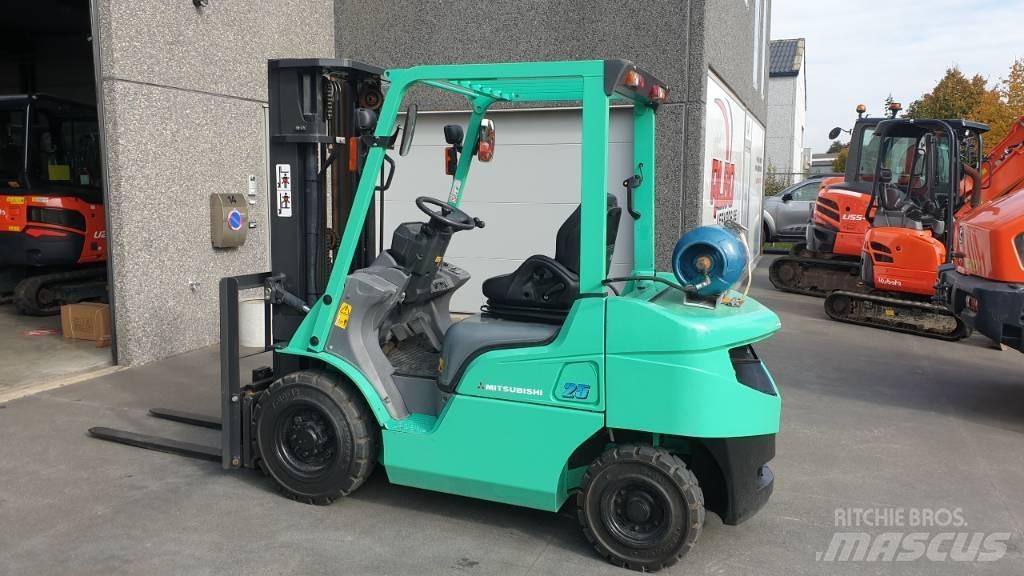 Mitsubishi FGE25NT Камиони с АГУ
