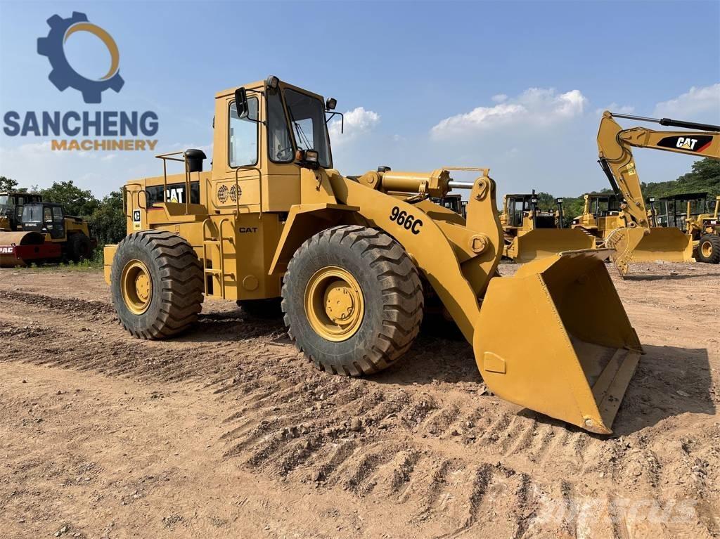 CAT 966C Колесни товарачи