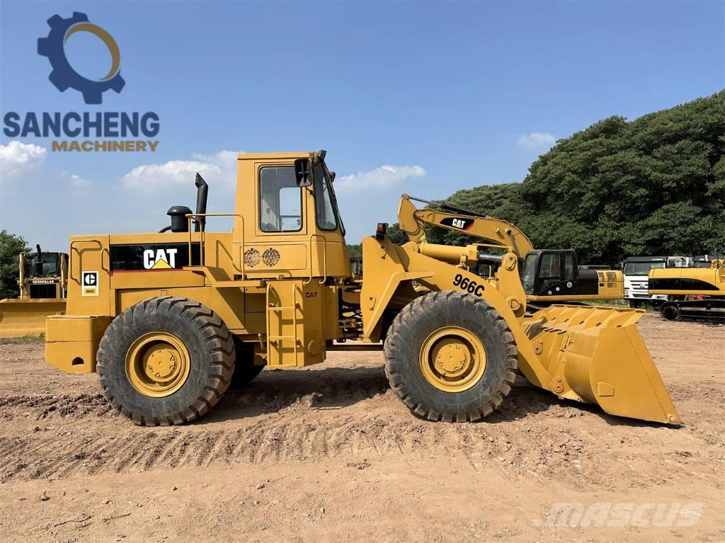 CAT 966C Колесни товарачи