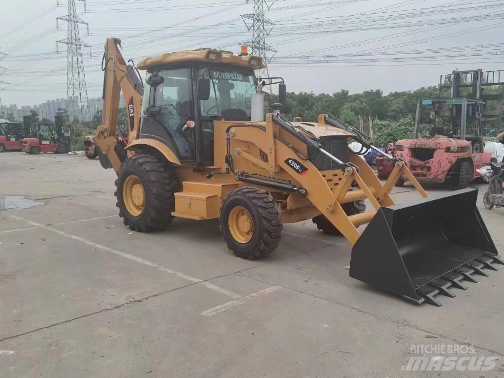CAT 420 F Товарач със заден ексватор