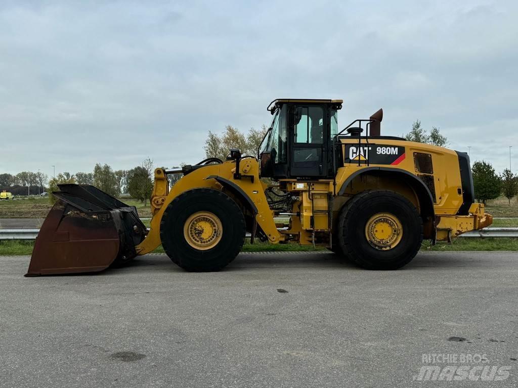 CAT 980M Колесни товарачи