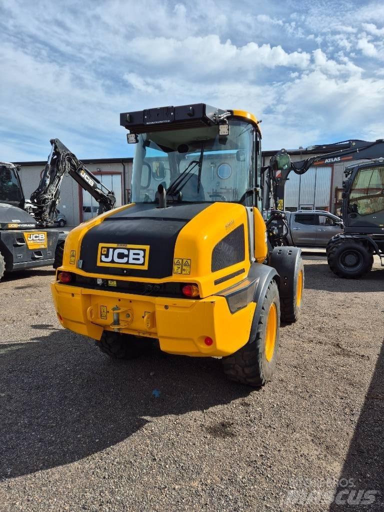 JCB 409 Колесни товарачи