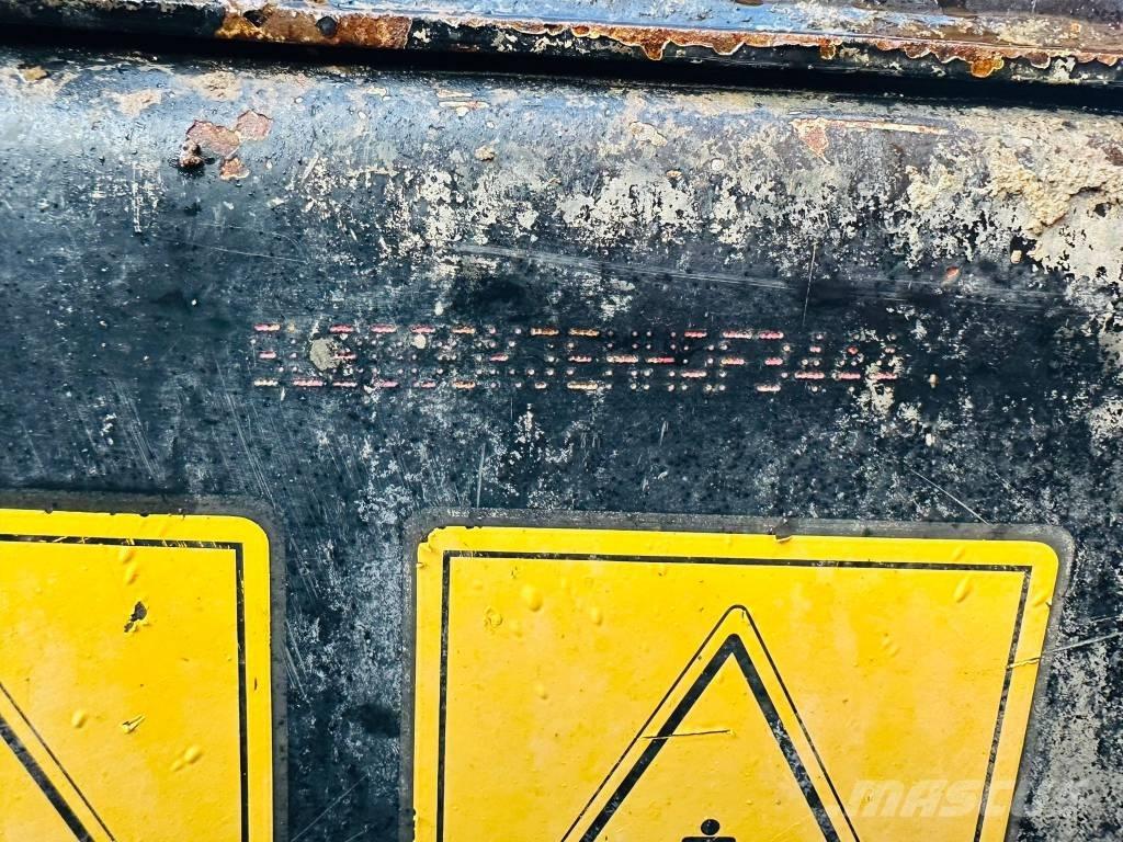 JCB 3 T ST Странични самосвали