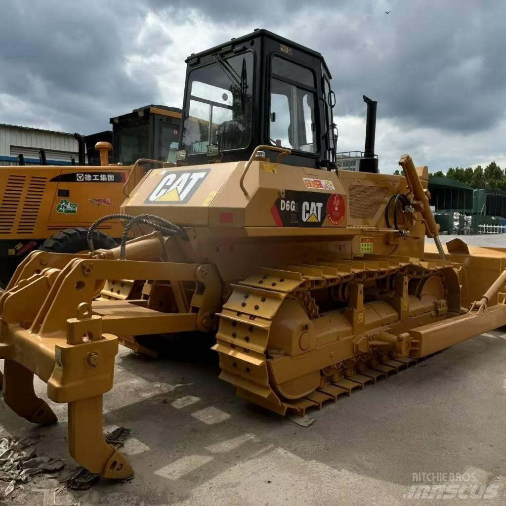 CAT D 6 G Верижни булдозери
