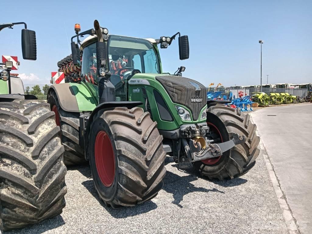Fendt 718 Vario Трактори