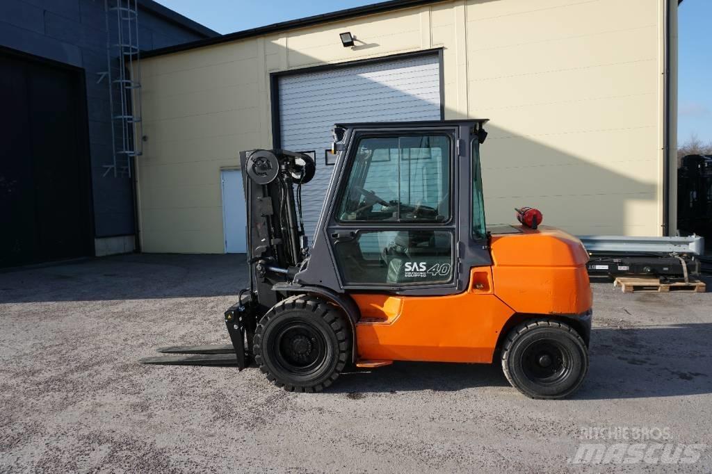 Toyota 42-7FD40 Дизелови камиони