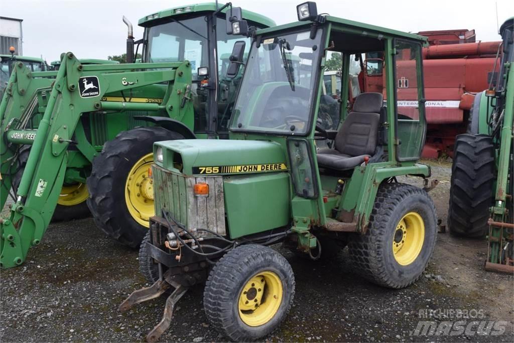John Deere 755 Трактори