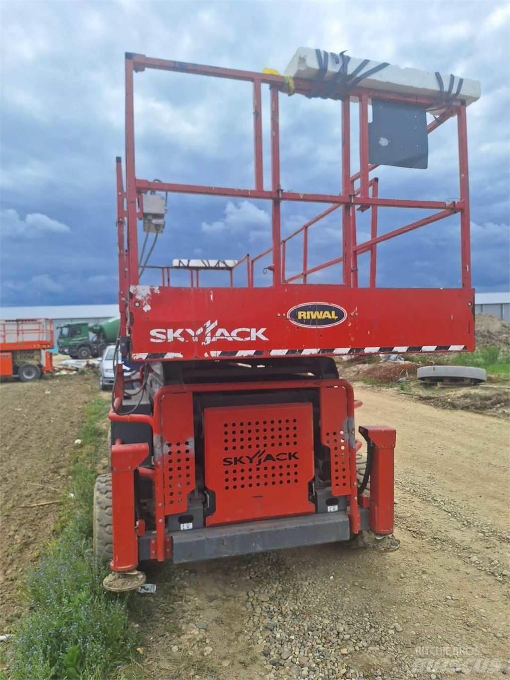 SkyJack 8841RT Ножични работни платформи