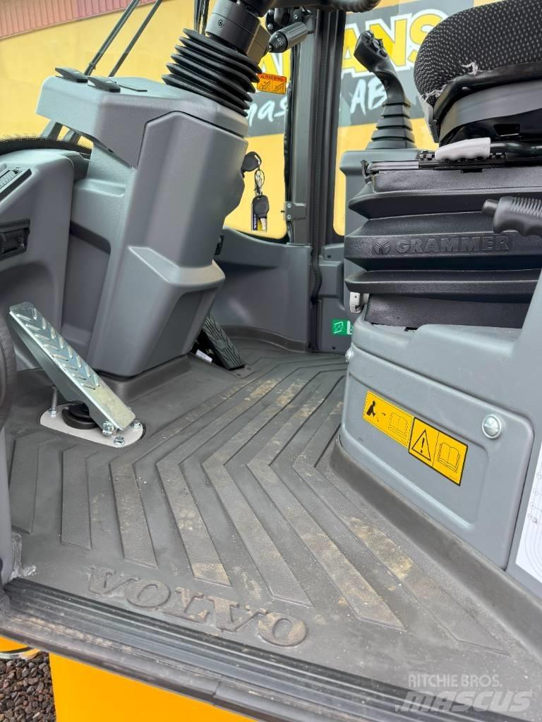 Volvo L 30 HS Колесни товарачи