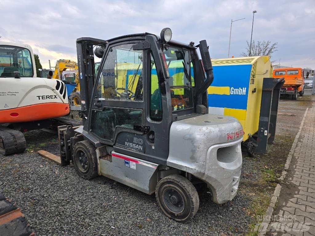 Nissan 30 YG1D2A30Q Дизелови камиони