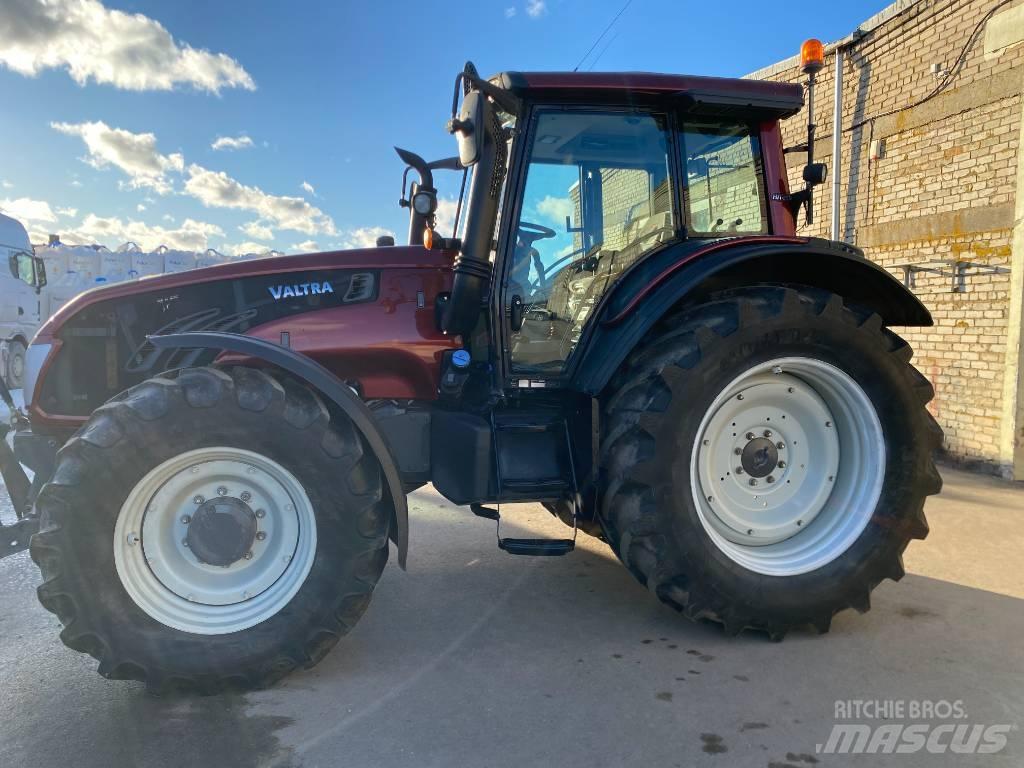 Valtra T 193 HT Трактори