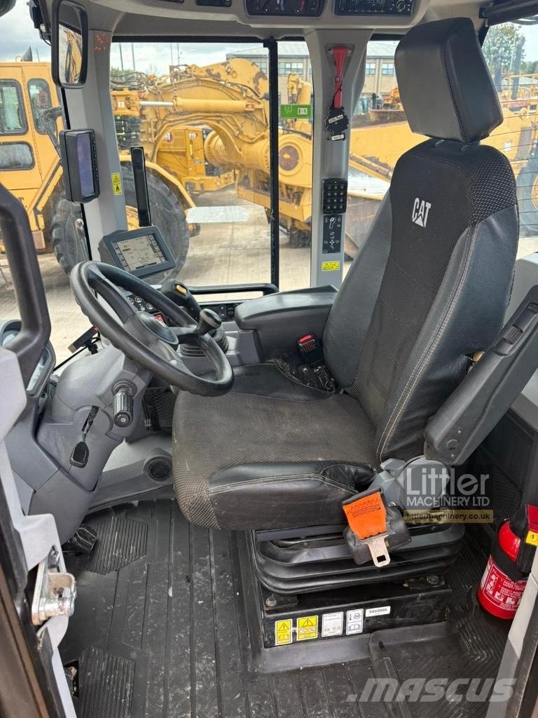 CAT 926 M Колесни товарачи