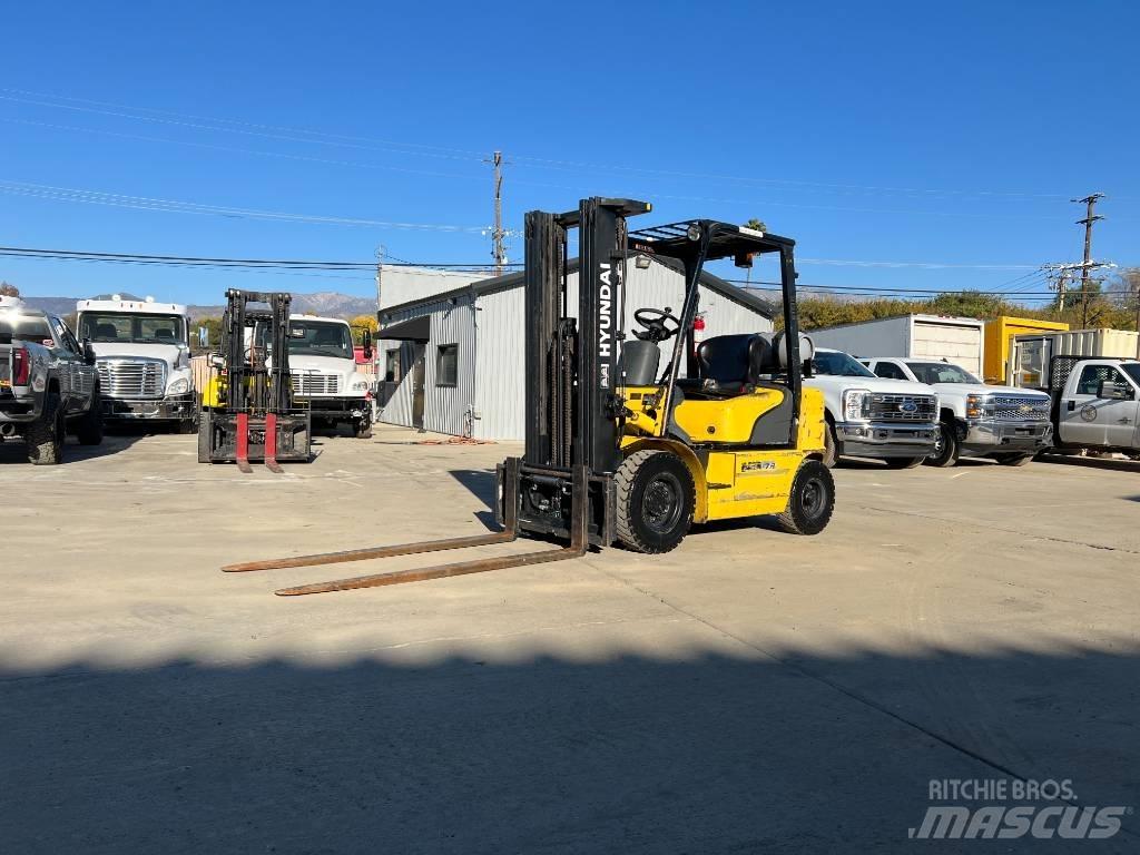 Hyundai 25 L-7 A Вилични кари-повдигачи - други