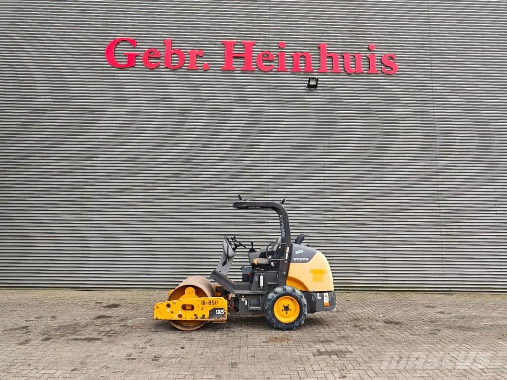 Volvo SD 25 Пневматични гумени  ролки
